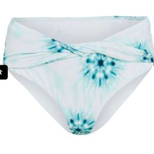 ISO: Devon Windsor Elsa bottoms